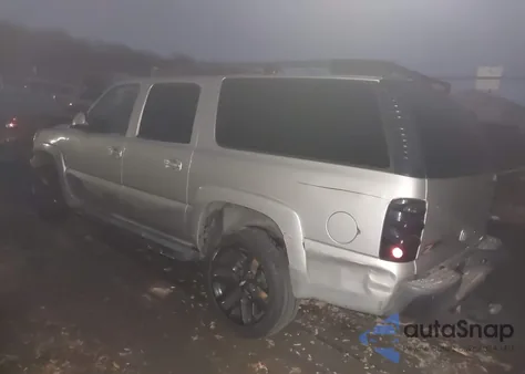 2004 Chevrolet Suburban 1500 Z71 z USA, uszkodzony, nr VIN 3GNFK16Z74G252966